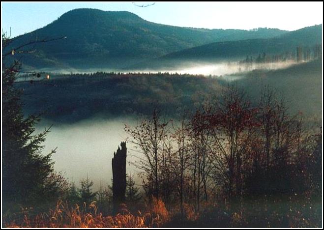 Vrch ako symbol kraja s drevenou Madonou v popredí - Top as symbol of the region with wooden Madona in foreground 1999